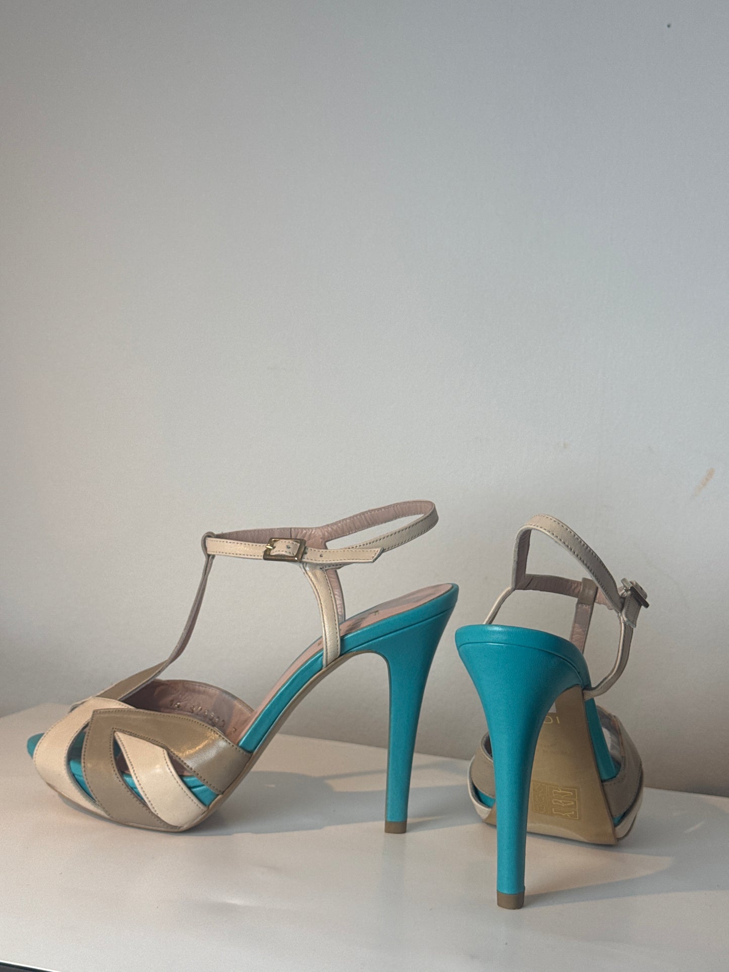 Lodi ‘Abril’ Sandal