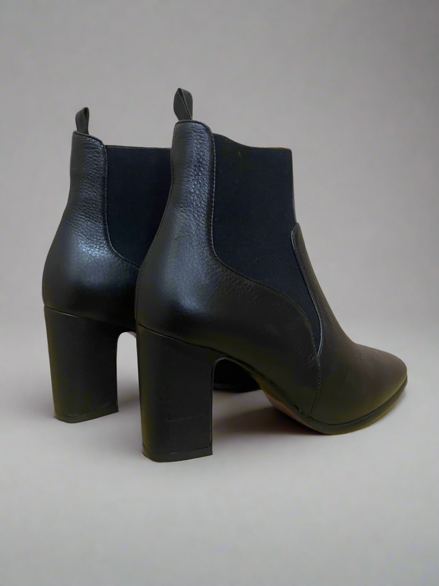 Lola Cruz ‘Quinn’ Ankle Boot