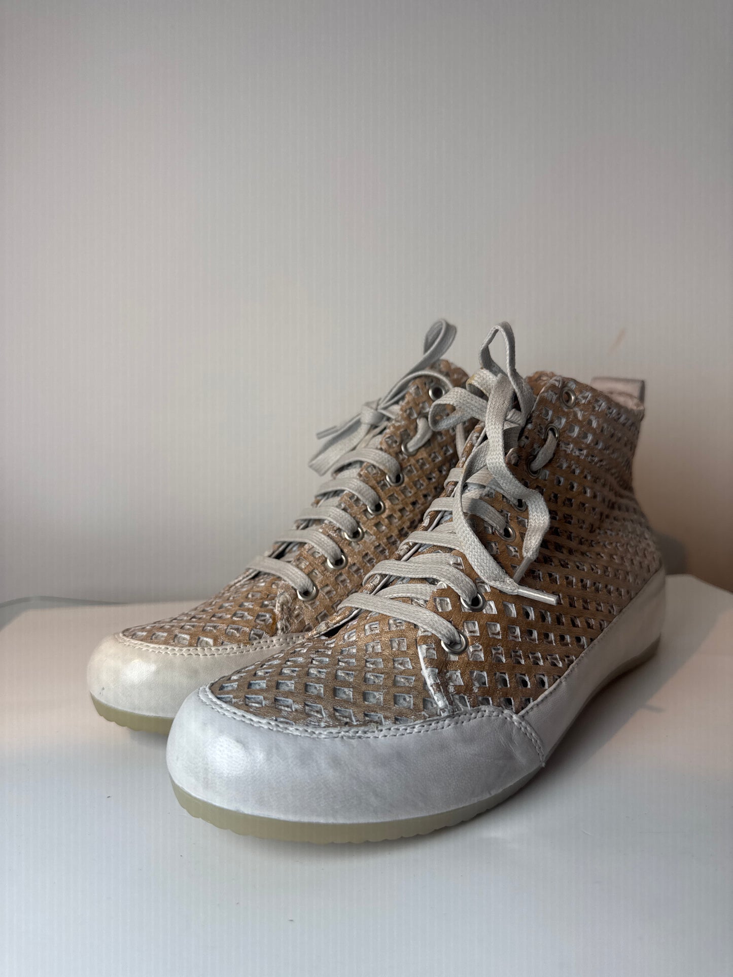 Andia Fora ‘Mesh’ High Top