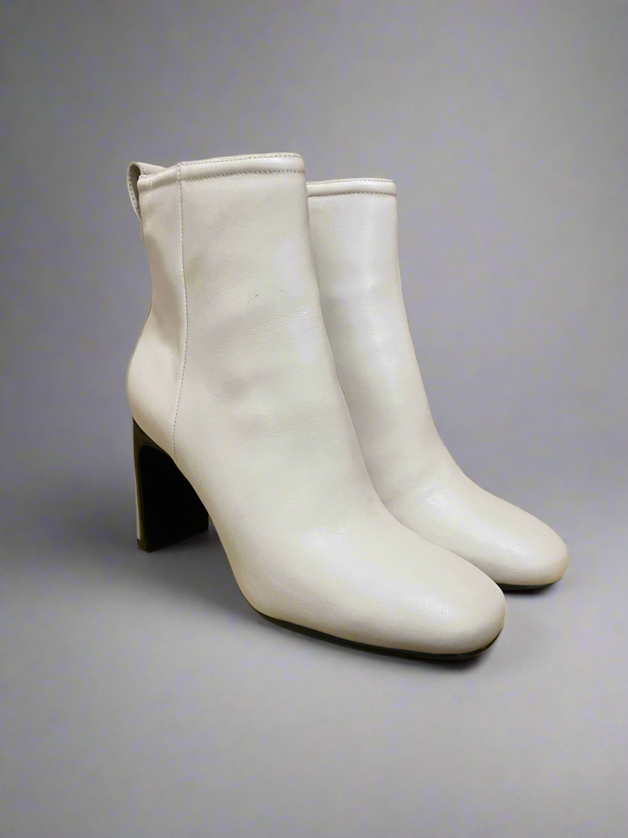 Lola cruz ‘Snowdrop’ Ankle Boot