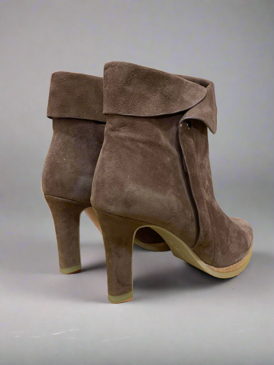 Lola Cruz ‘Oak’ Ankle Boot