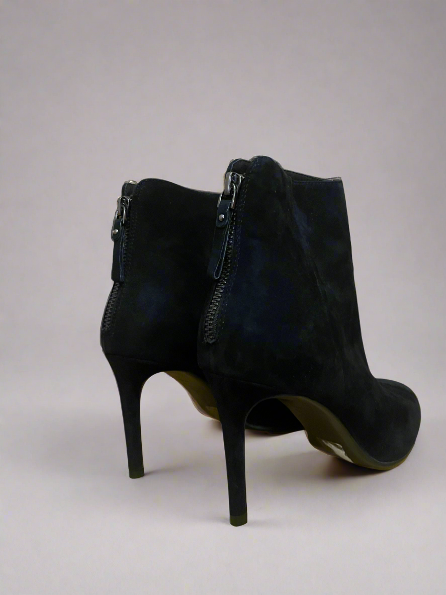 Lola Cruz ‘Chablis’ Ankle Boot