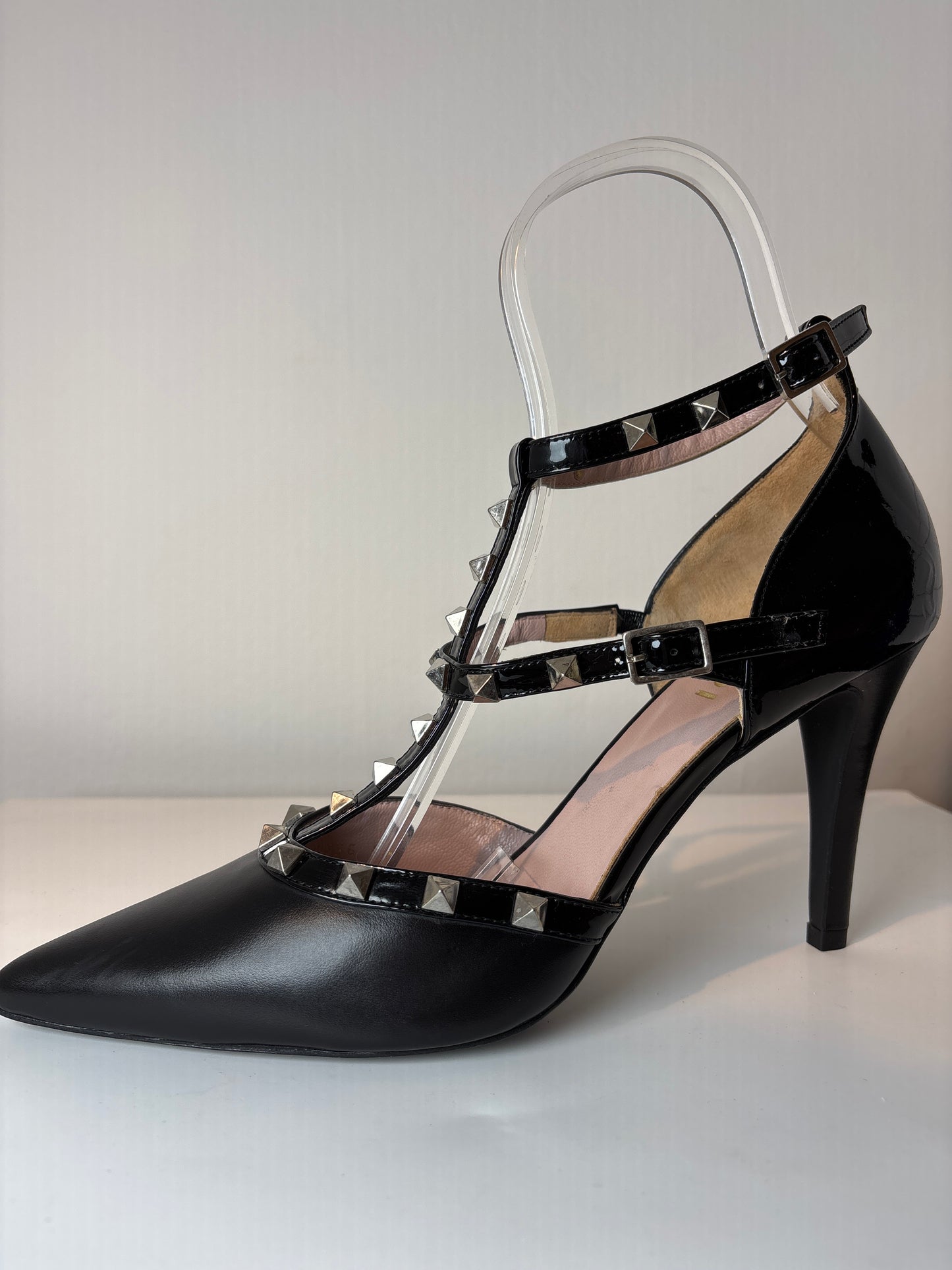 Lodi 'Valentino' Court Shoe