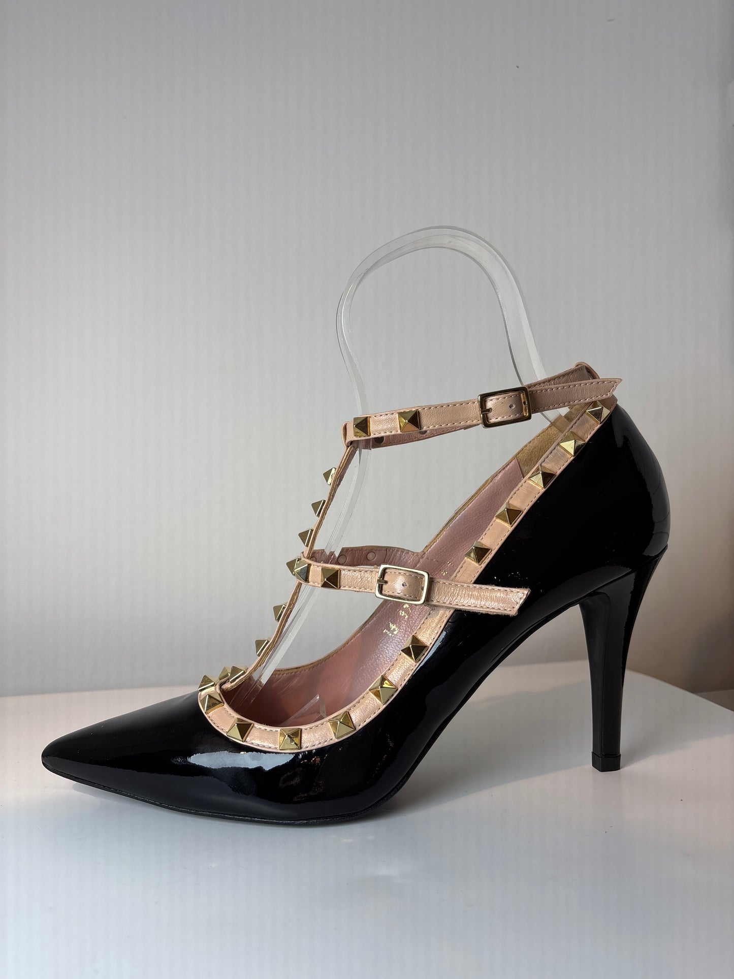 Lodi 'Valentino' Court Shoe