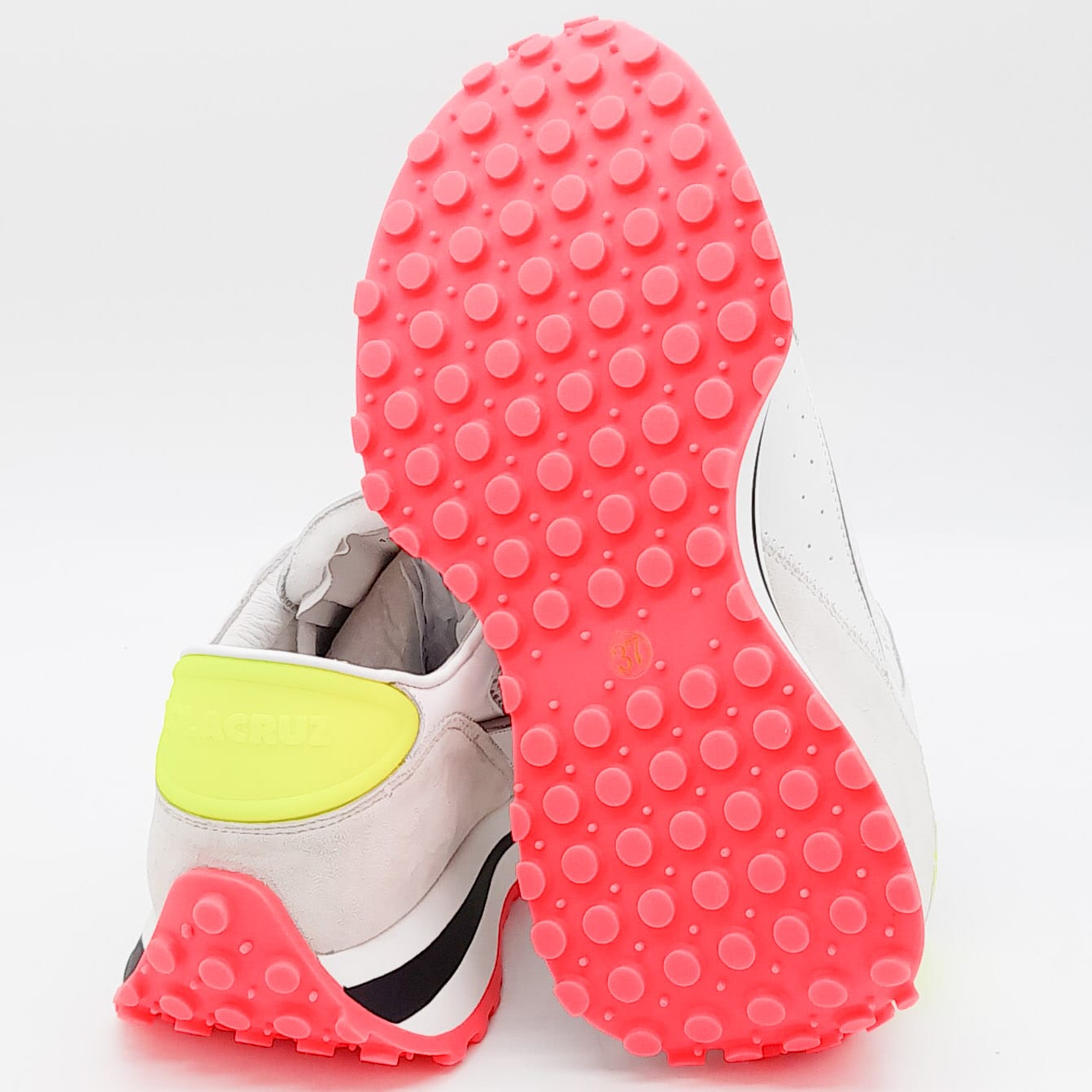 Lola Cruz 'Berti' Trainer