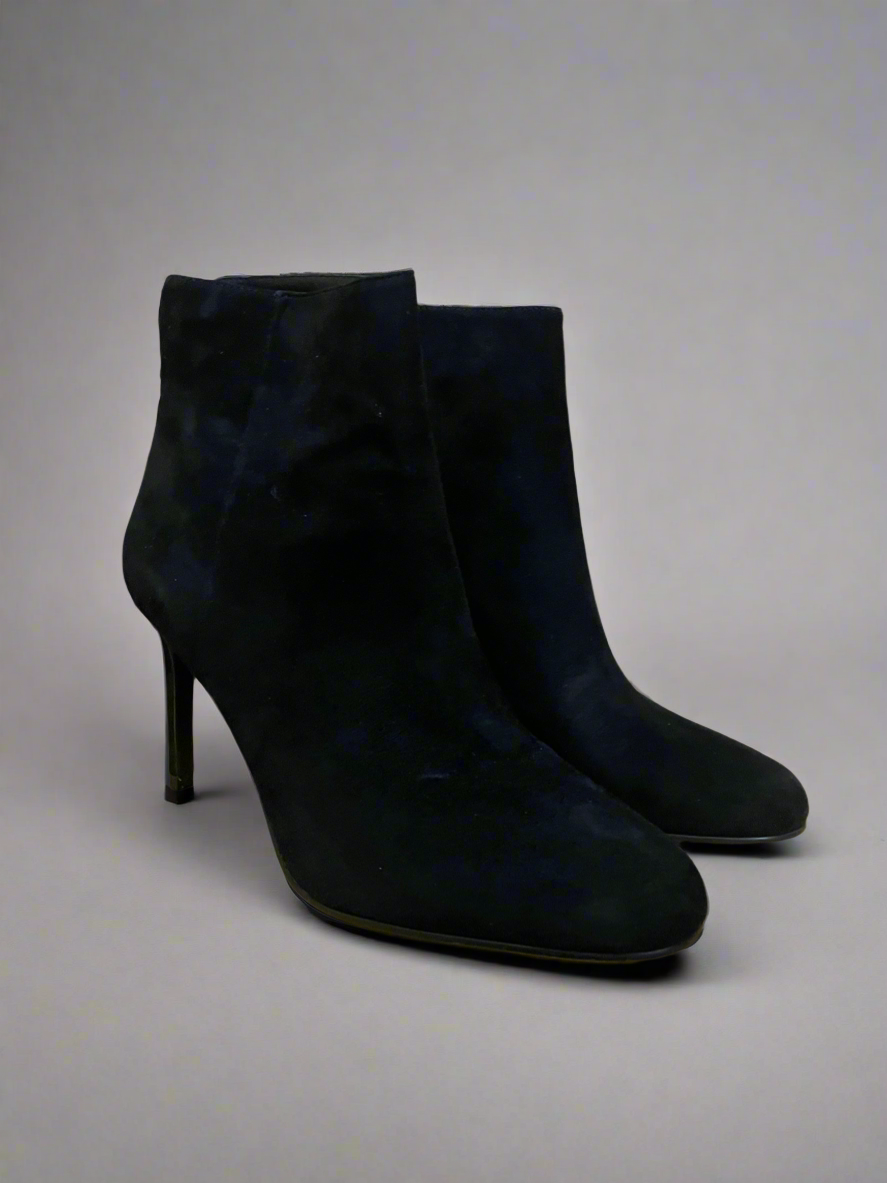 Lola Cruz ‘Chablis’ Ankle Boot
