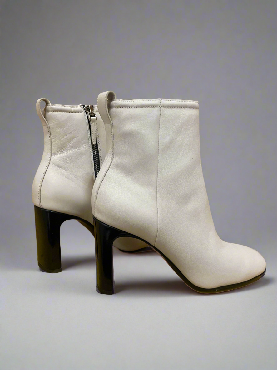 Lola cruz ‘Snowdrop’ Ankle Boot