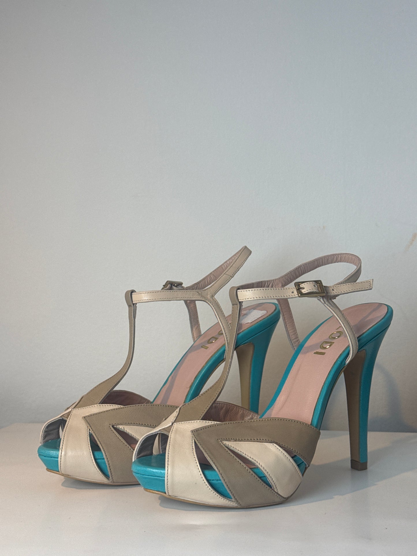 Lodi ‘Abril’ Sandal