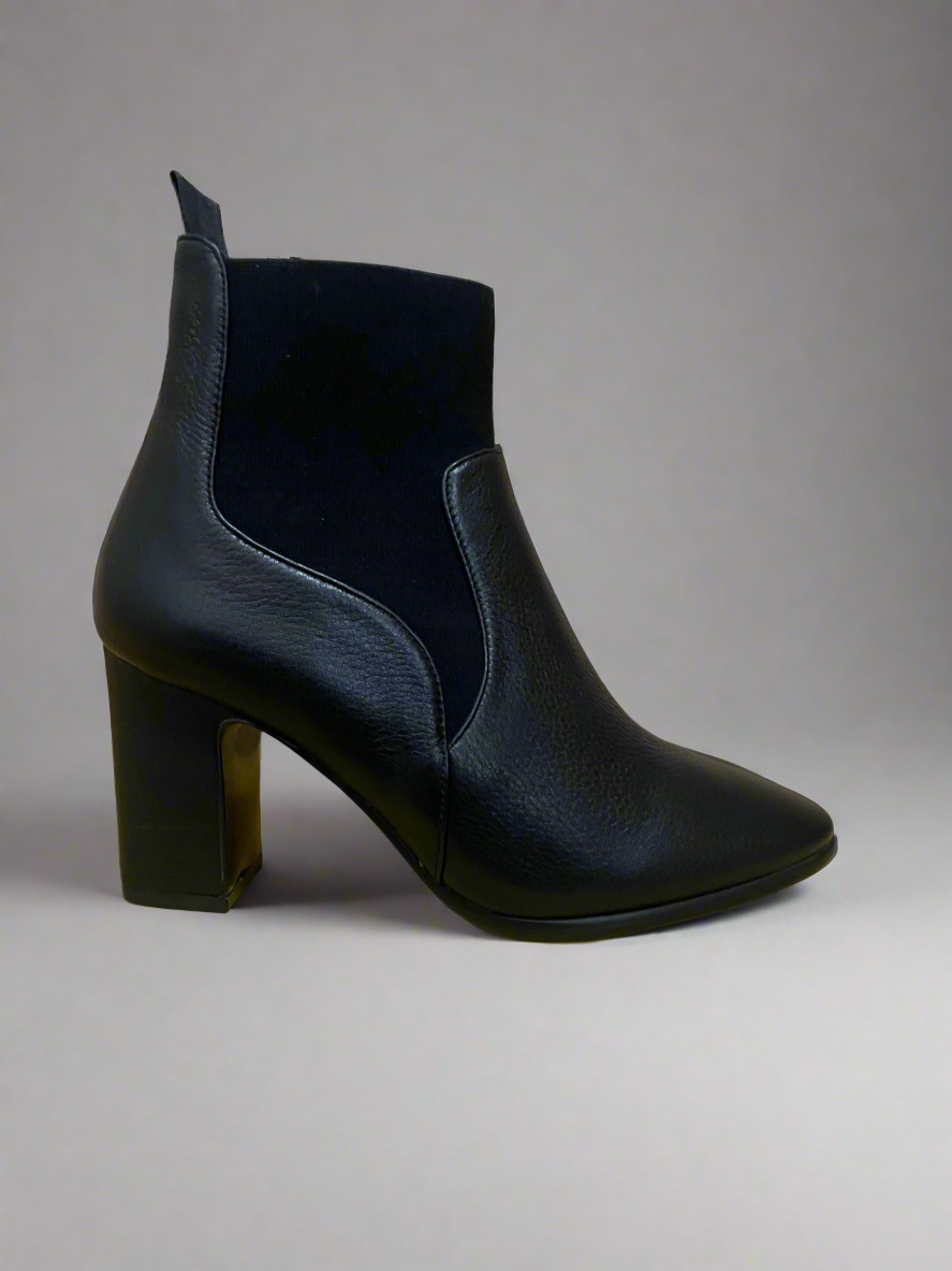 Lola Cruz ‘Quinn’ Ankle Boot