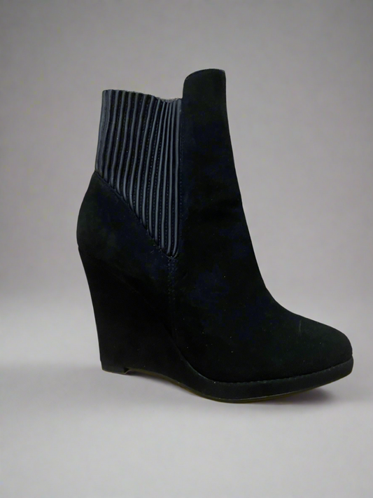 Lola Cruz ‘Merlot’ Ankle Boot