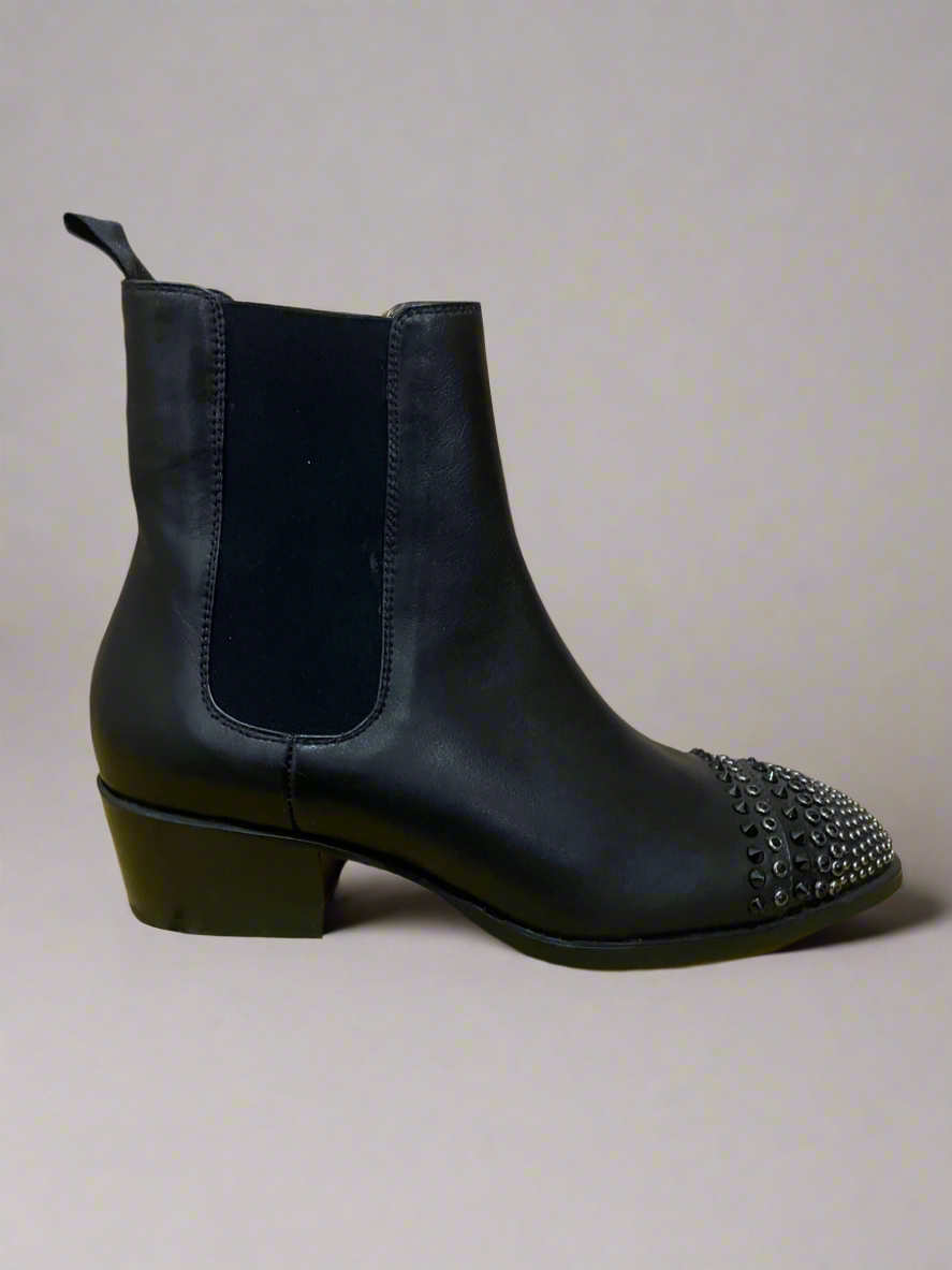 Lola Cruz ‘Viv’ Ankle Boot