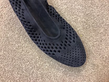 Arche ‘Onakho’ Cut Out Pump