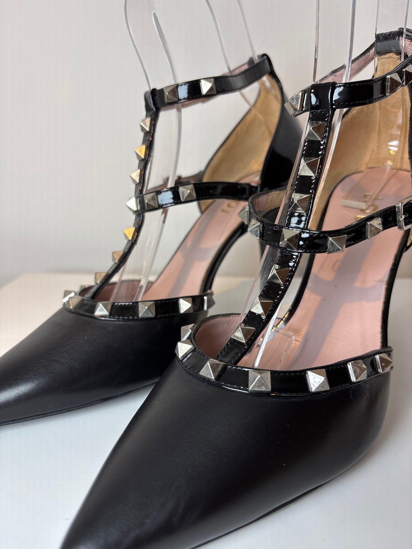 Lodi 'Valentino' Court Shoe