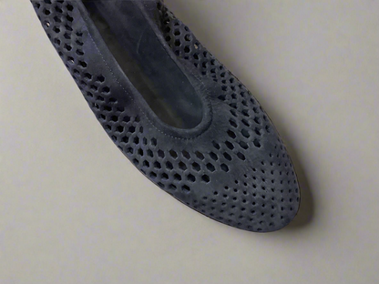 Arche ‘Onakho’ Cut Out Pump