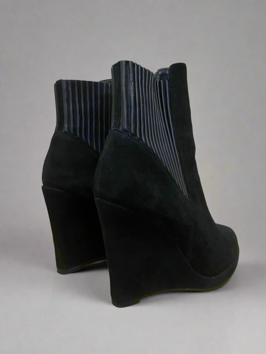 Lola Cruz ‘Merlot’ Ankle Boot