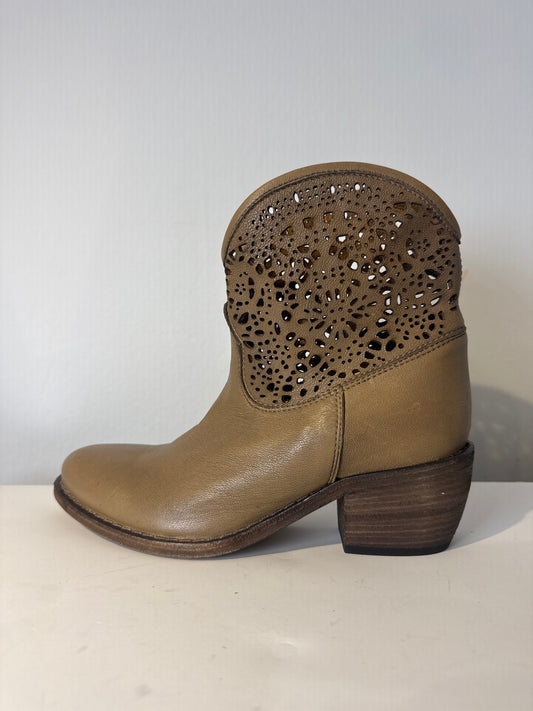 Llama Peach ‘Payton’ Ankle Boot