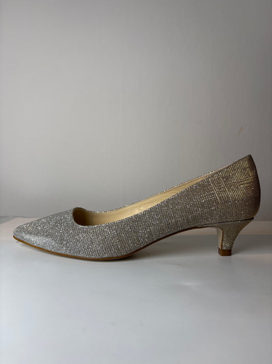 Lisa Kay 'Gracie' Court Shoe